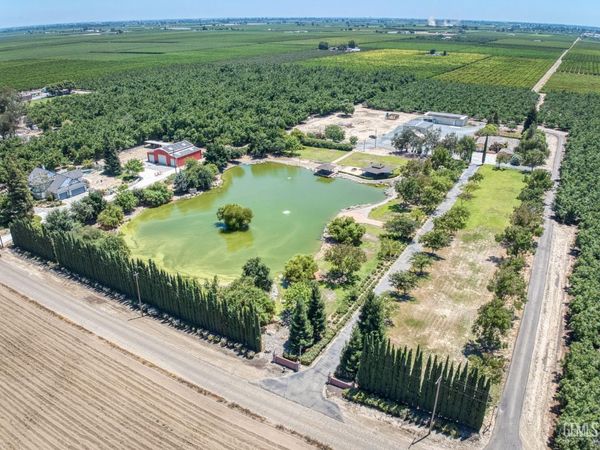 13715 E Nebraska Avenue, Kingsburg, CA 93631