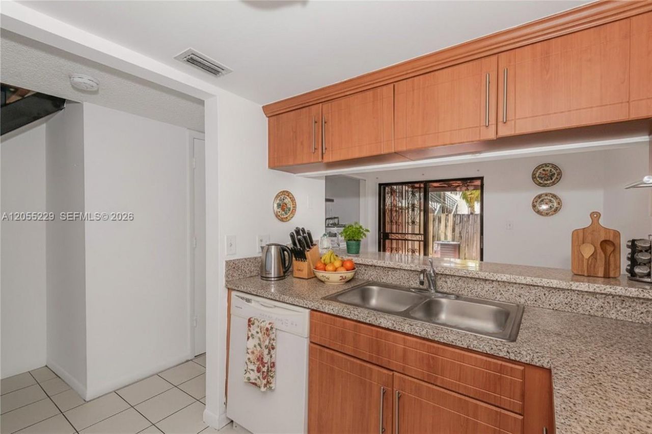 1082 W 79th St , Unit 25, Hialeah, FL 33014 Photo