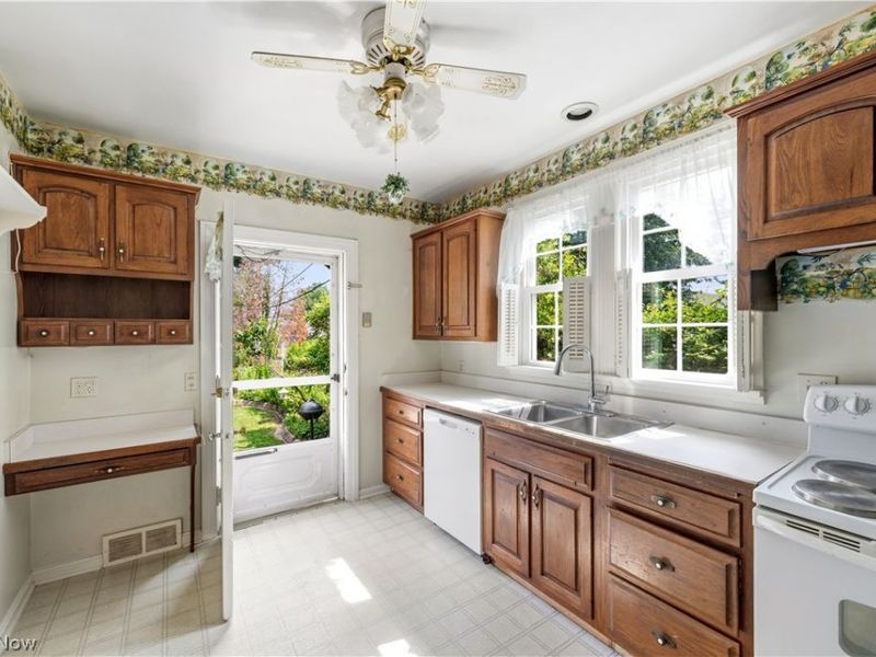 28707 Gilchrist Drive, Willowick, OH 44095 Photo 10