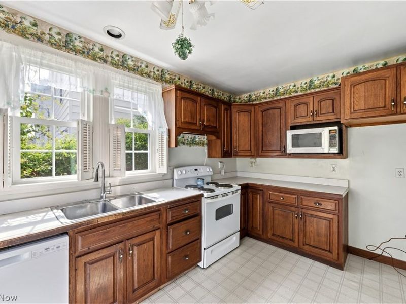 28707 Gilchrist Drive, Willowick, OH 44095 Photo 11