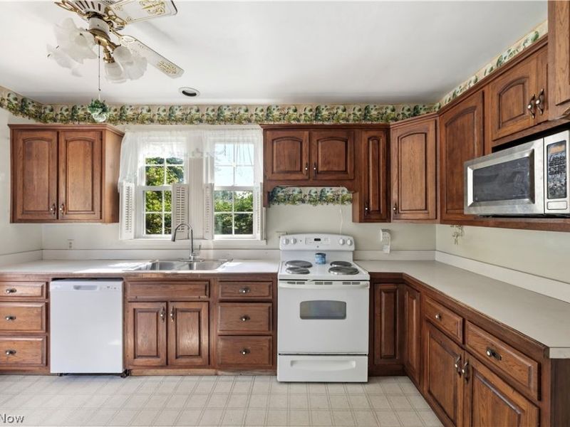 28707 Gilchrist Drive, Willowick, OH 44095 Photo 9