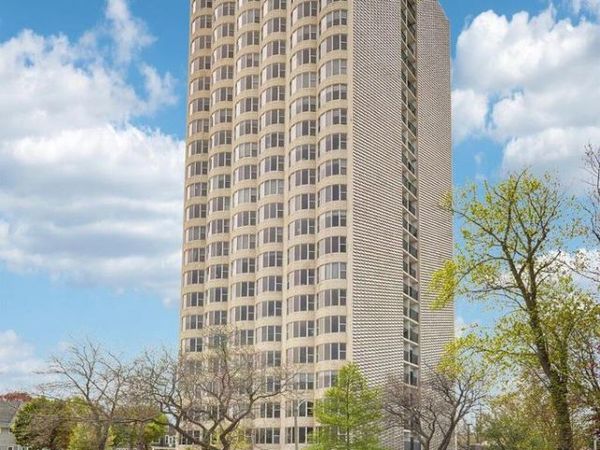 2525 S Shore DRIVE, Unit 14B, Milwaukee, WI 53207