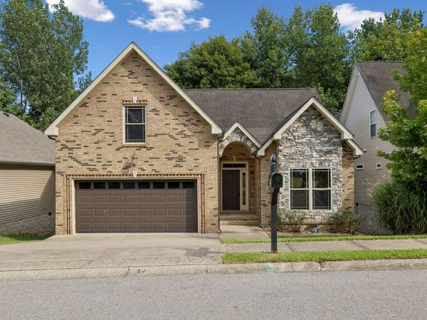 634 Hidden Valley Dr , Clarksville, TN 37040