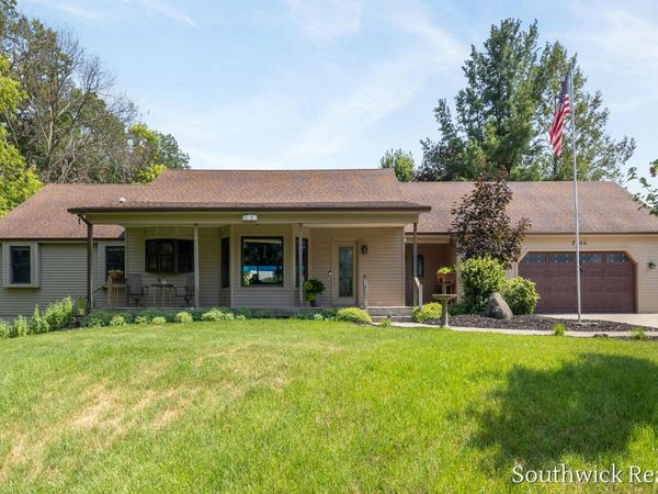 2484 Shadow Lake Court NE, Grand Rapids, MI 49505