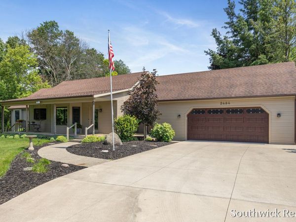 2484 Shadow Lake Court NE, Grand Rapids, MI 49505