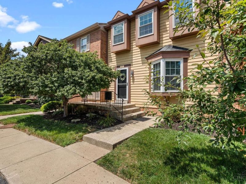 2717 N Kings Arms Circle, Centerville, OH 45440 Photo 1