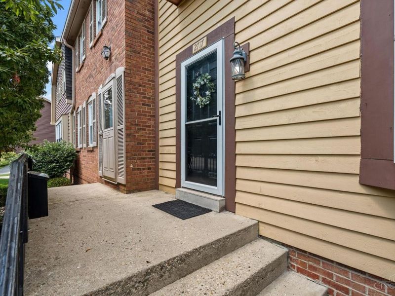 2717 N Kings Arms Circle, Centerville, OH 45440 Photo 2