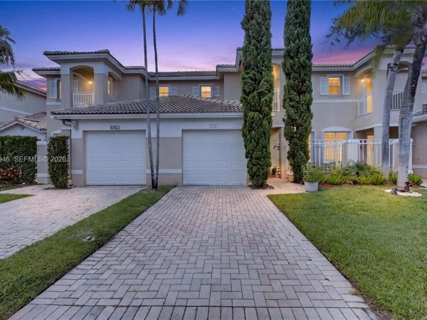 17071 NW 22nd St , Pembroke Pines, FL 33028