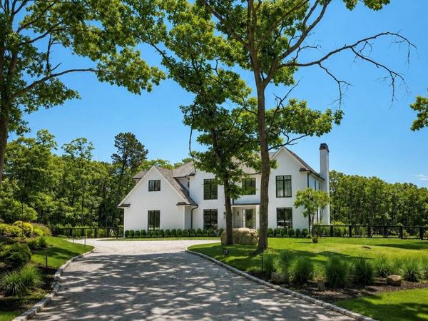 87 Castle Hill Court , Southampton, NY 11968