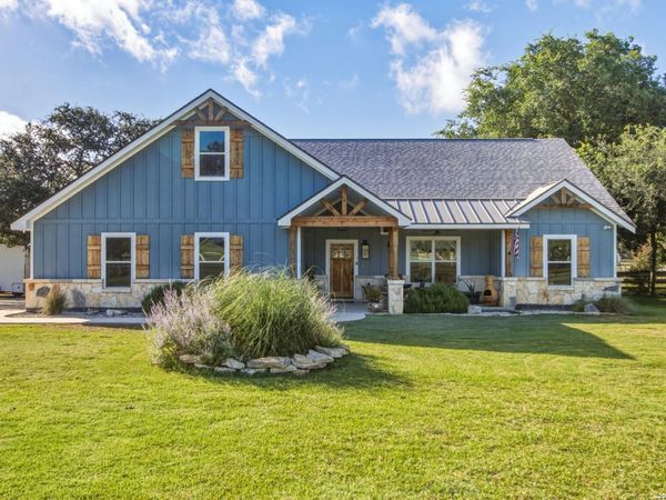 124 Creekwood, Bandera, TX 78003