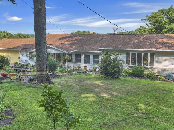 8879 National Road SE, Thornville, OH 43076