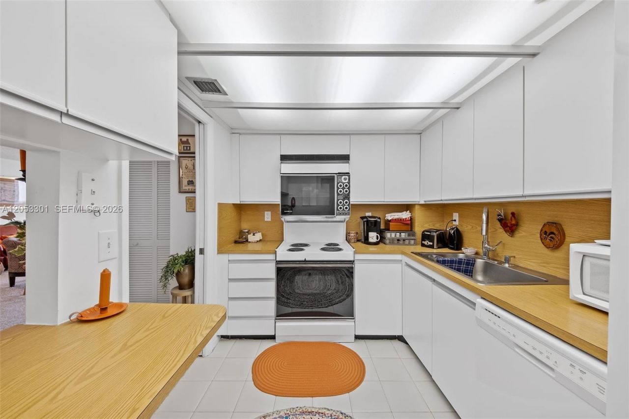 4000 Towerside Ter, Unit 1210, Miami, FL 33138 Photo