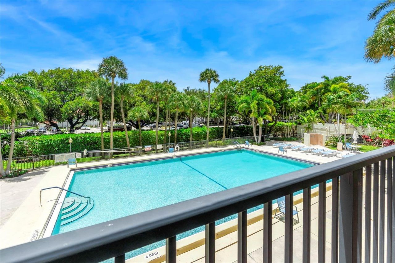 3200 Port Royale Dr N, Unit 205, Fort Lauderdale, FL 33308 Photo