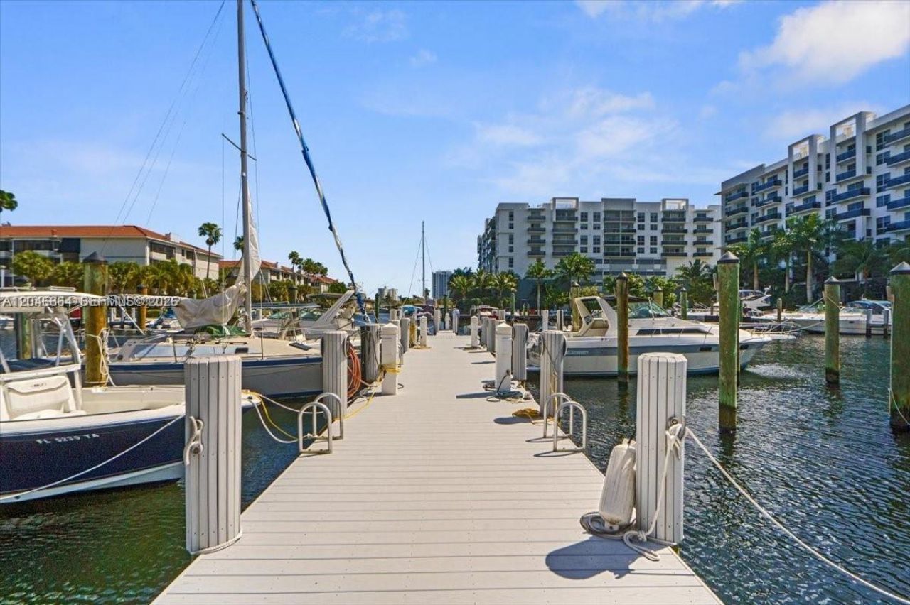 3200 Port Royale Dr N, Unit 205, Fort Lauderdale, FL 33308 Photo