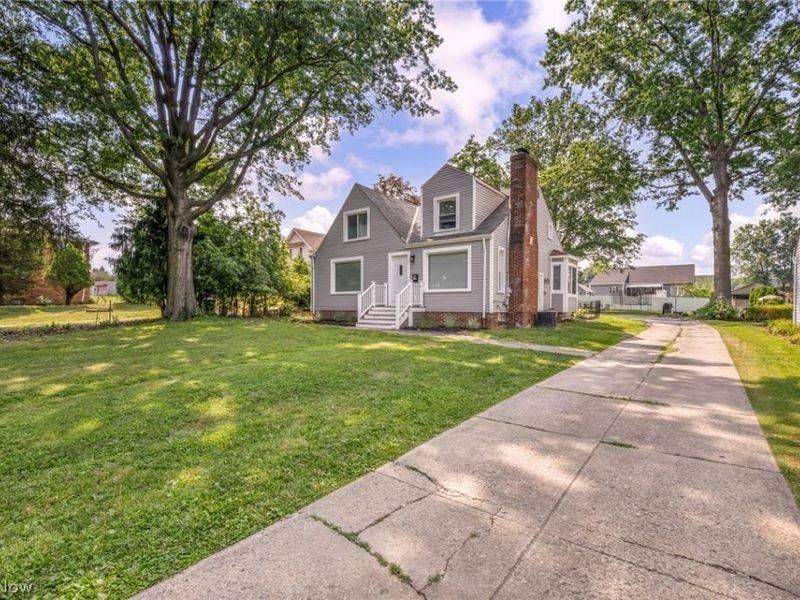 1703 Grantwood Drive, Parma, OH 44134 Photo 3