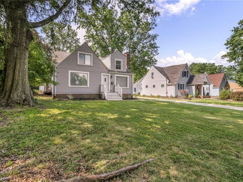 1703 Grantwood Drive, Parma, OH 44134 Photo 4