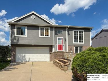 1138 Devon Drive, Papillion, NE 68046