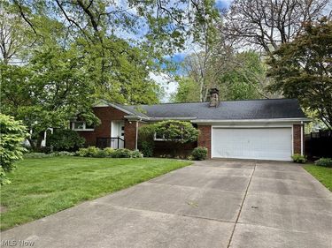 319 Bachtel Street SE, North Canton, OH 44720