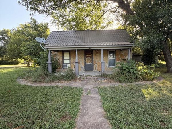 302 S Perry Street , Fairland, OK 74343