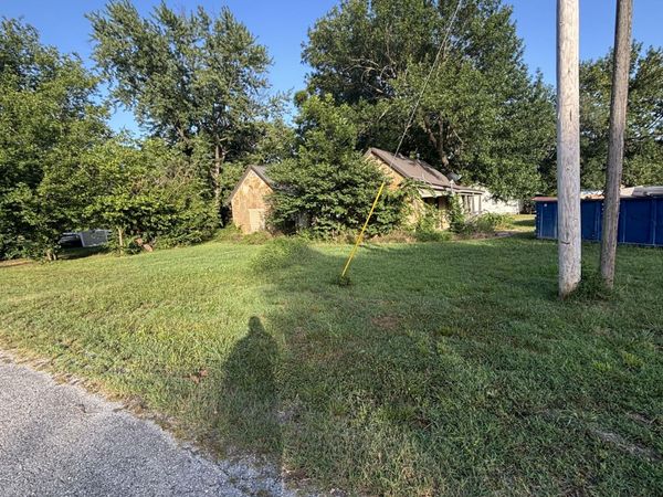 302 S Perry Street , Fairland, OK 74343