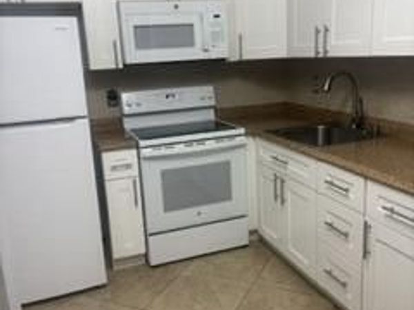 600 VILLAGE GREEN Court, Unit 220, Palm Springs, FL 33461