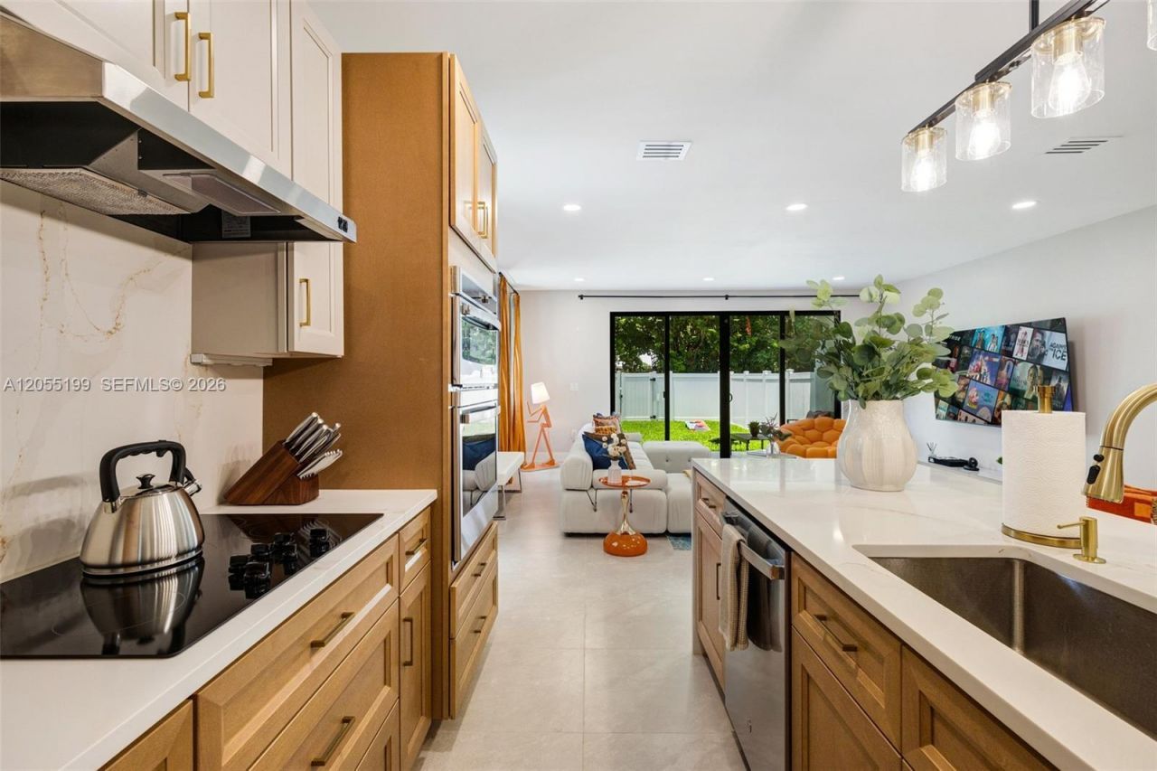 703 SW 17th St , Unit 703, Fort Lauderdale, FL 33315 Photo