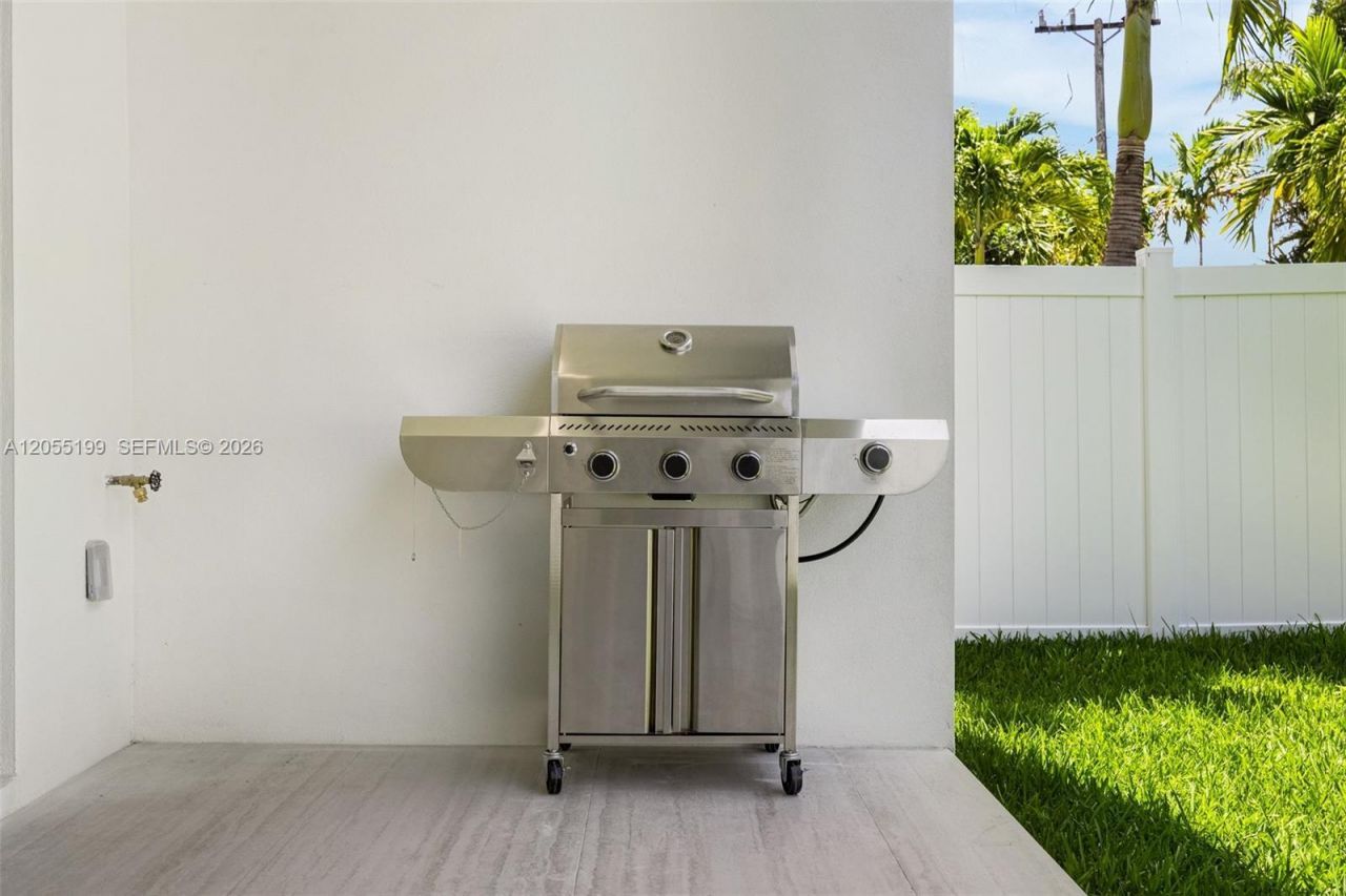 703 SW 17th St , Unit 703, Fort Lauderdale, FL 33315 Photo
