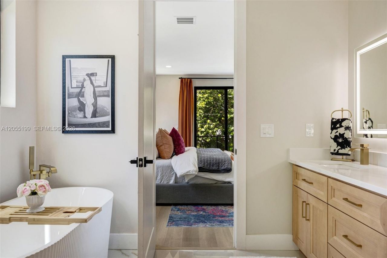 703 SW 17th St , Unit 703, Fort Lauderdale, FL 33315 Photo