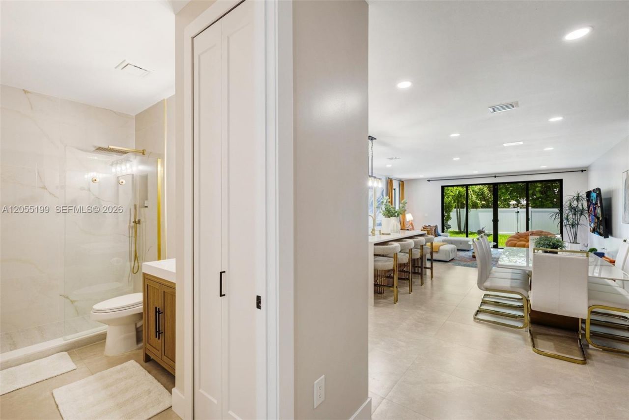 703 SW 17th St , Unit 703, Fort Lauderdale, FL 33315 Photo