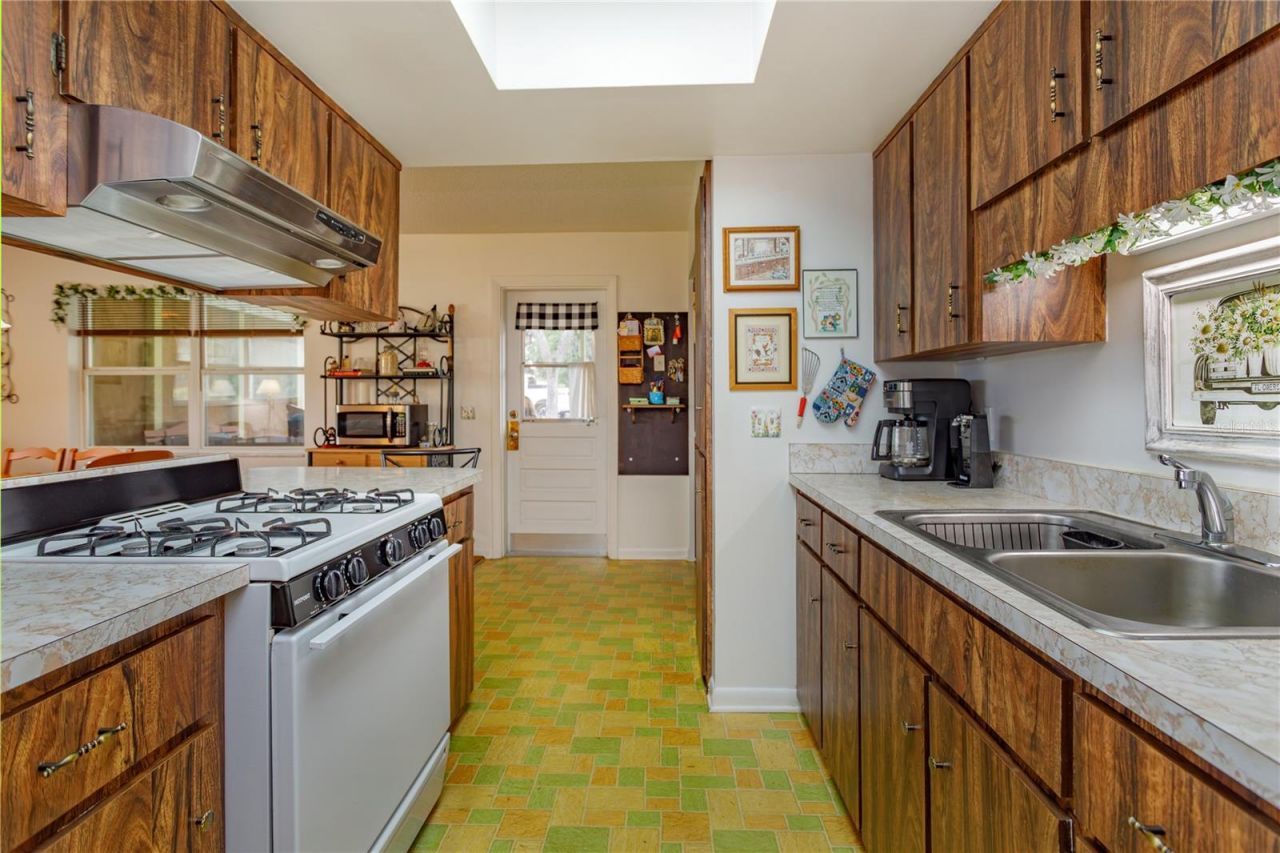 1909 N Lakewood Avenue , Ocoee, FL 34761 Photo