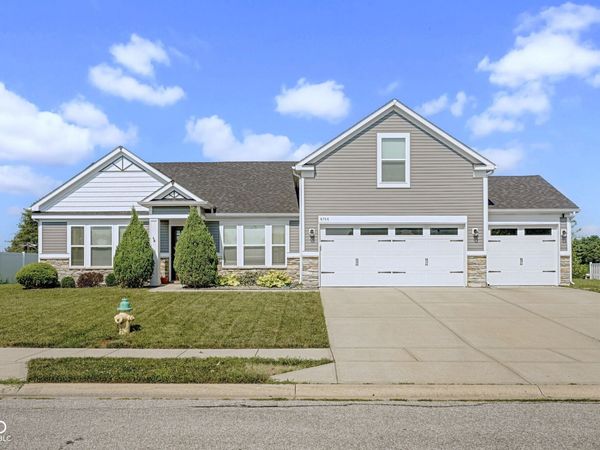 4744 Clairmont Drive , Columbus, IN 47203