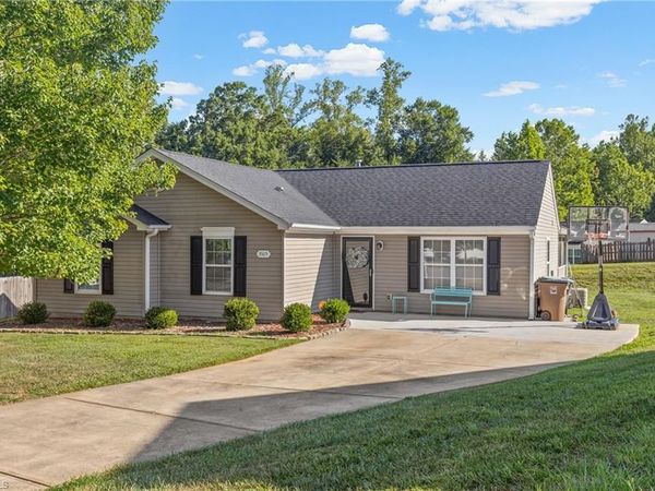 3505 Throughbrook Court , Greensboro, NC 27405