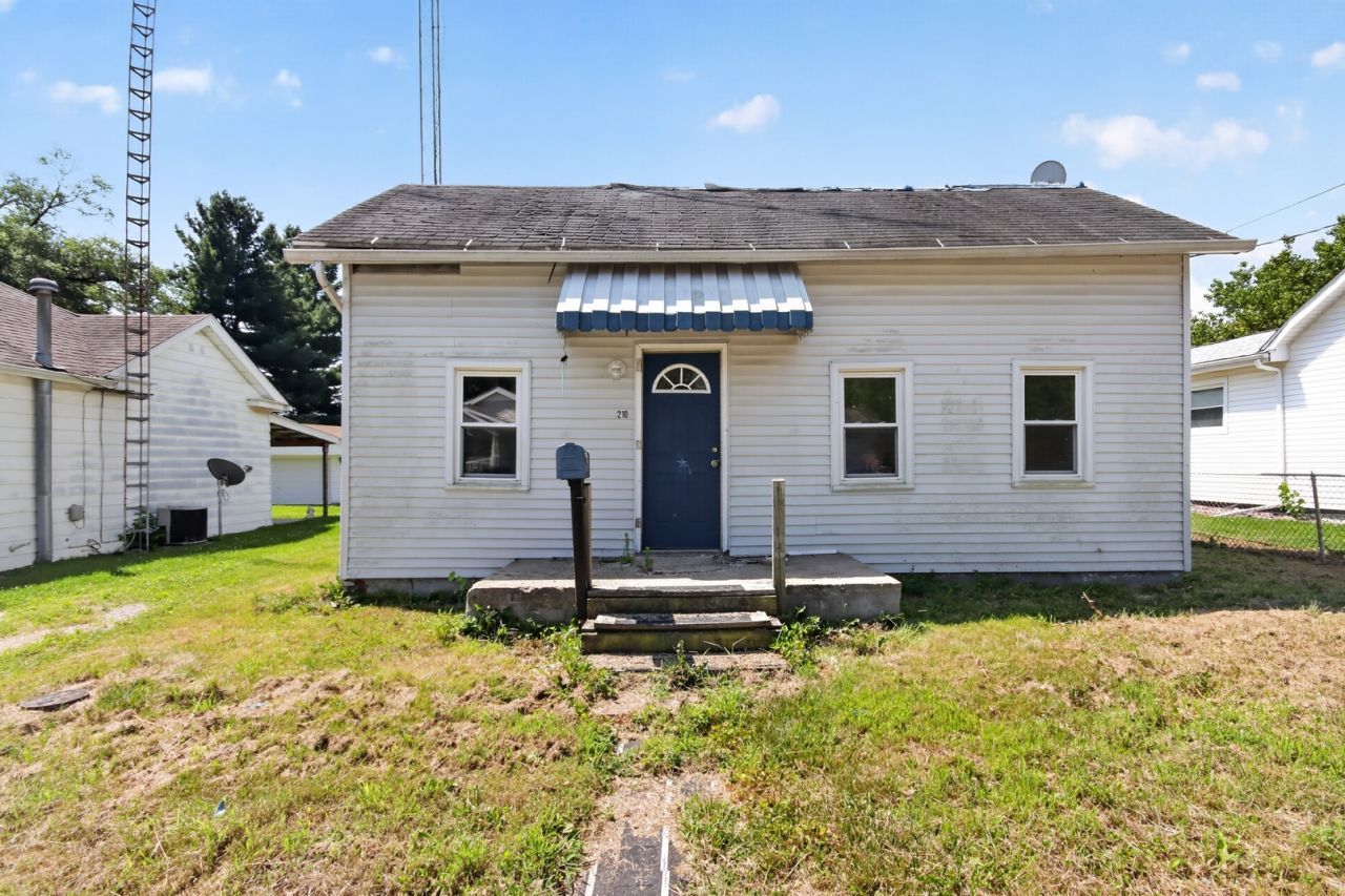 210 E Liberty Street , Petersburg, IL 62675