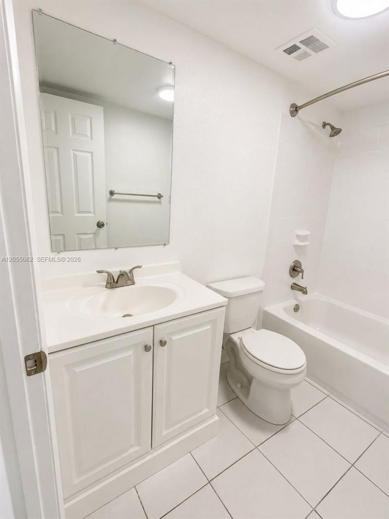 5625 W 20th Ave , Unit 404, Hialeah, FL 33012 Photo
