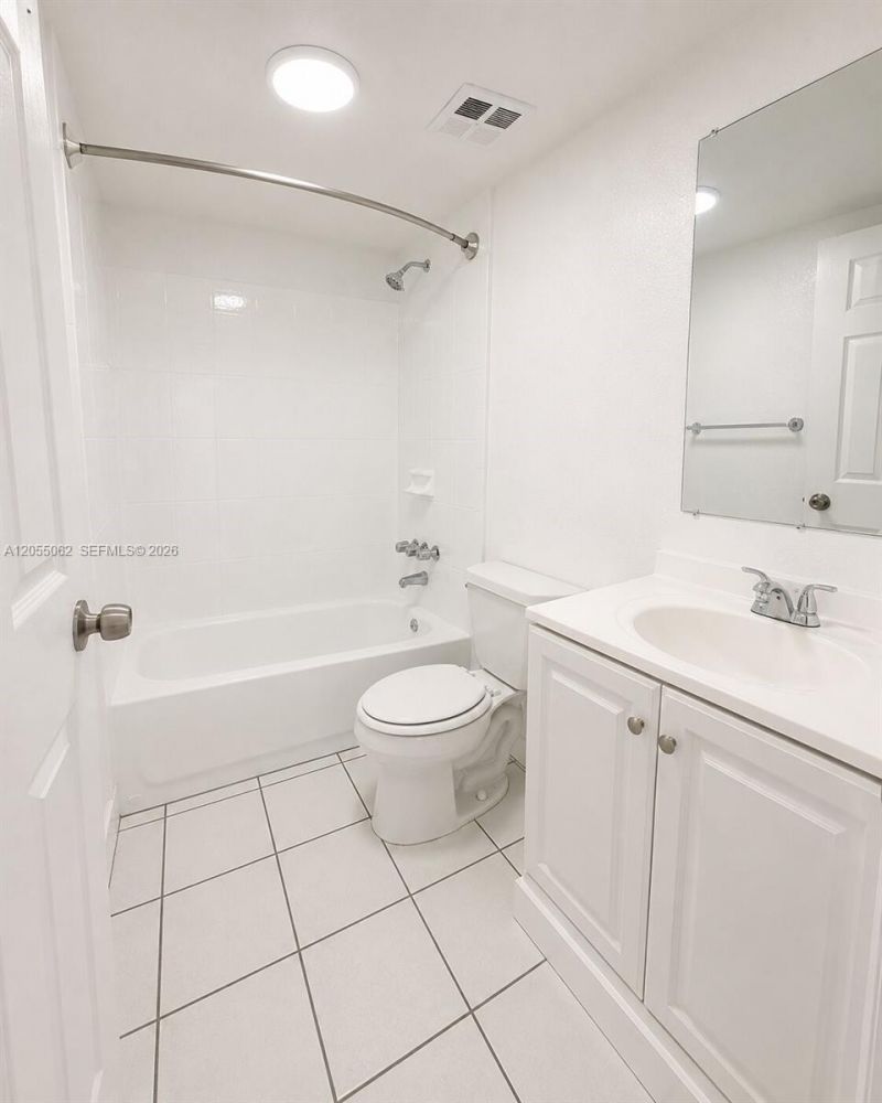 5625 W 20th Ave , Unit 404, Hialeah, FL 33012 Photo