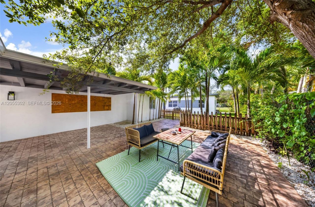 910 NE 81st St , Miami, FL 33138 Photo