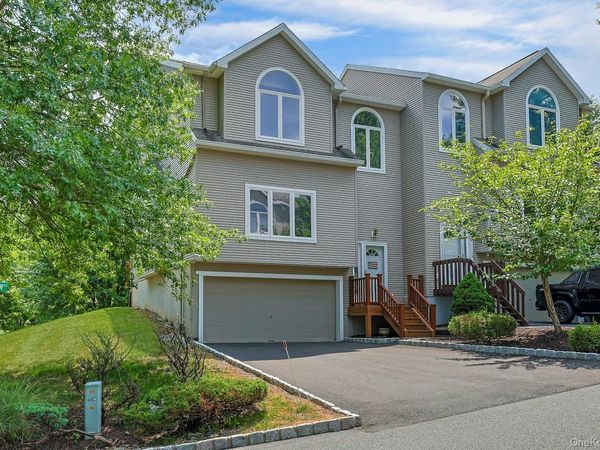 1 Ledger View Court , Highland Mills, NY 10930