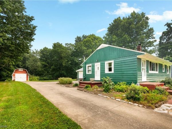 13526 Glenvale Avenue NW, Uniontown, OH 44685