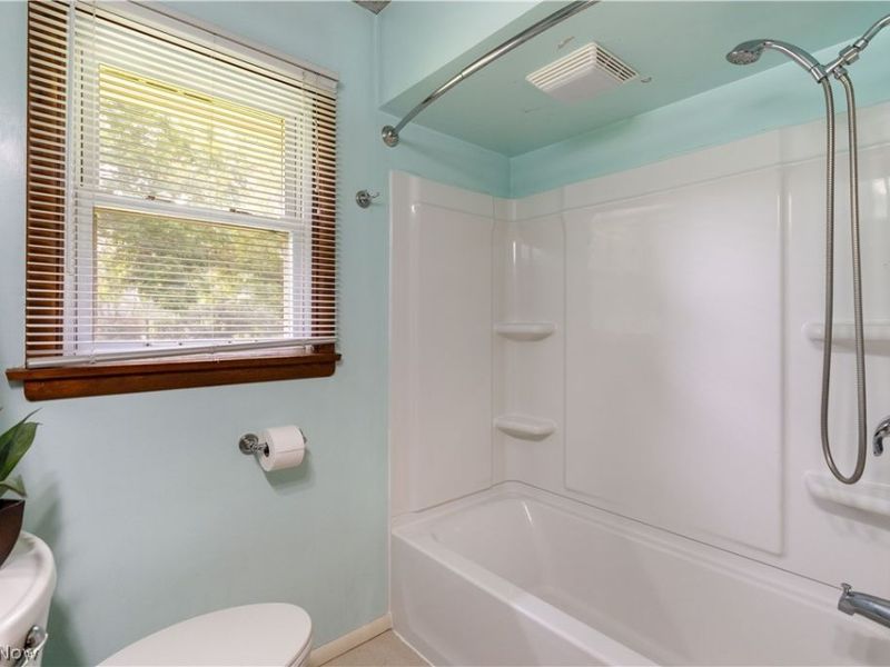 13526 Glenvale Avenue NW, Uniontown, OH 44685 Photo 12