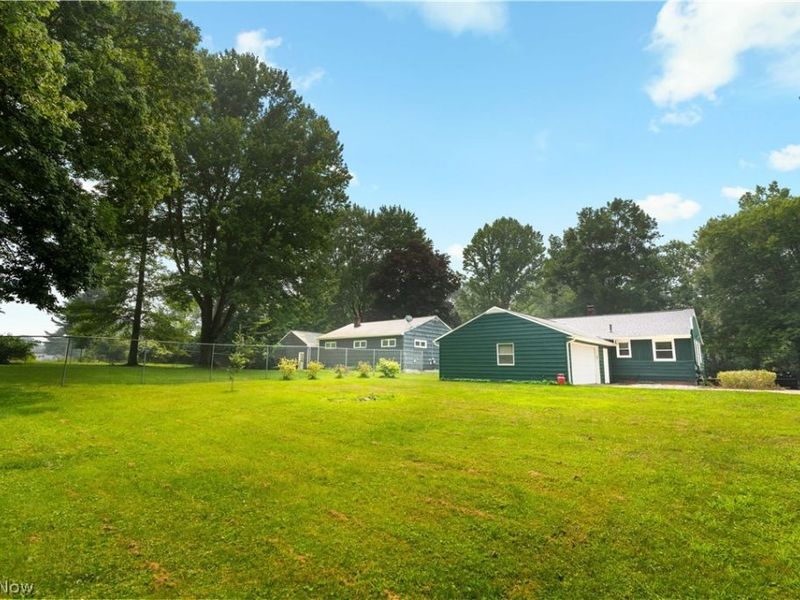13526 Glenvale Avenue NW, Uniontown, OH 44685 Photo 9