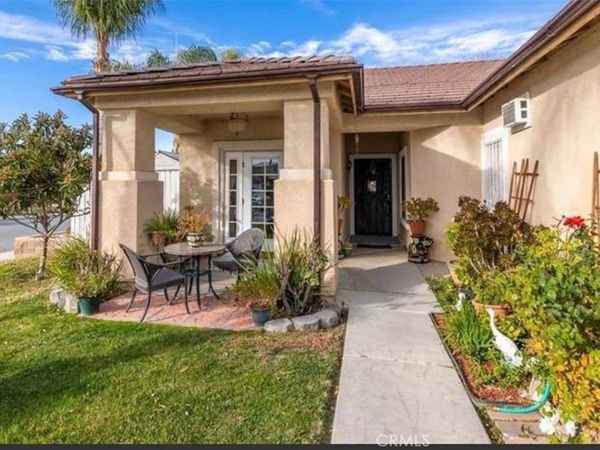 1989 Warwick , San Jacinto, CA 92582
