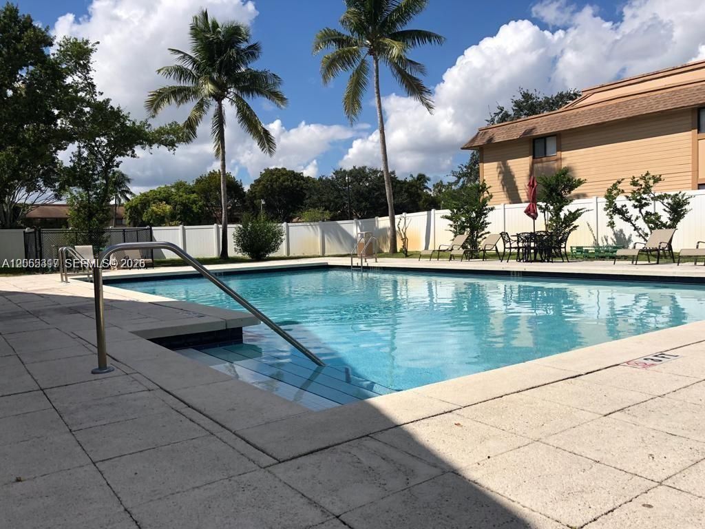 6195 NW 186th St, Unit 403, Hialeah, FL 33015 Photo