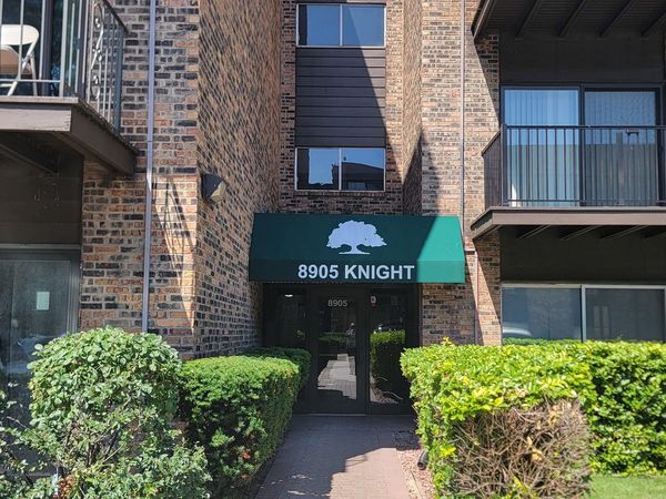 8905 Knight Avenue , Unit 208, Des Plaines, IL 60016