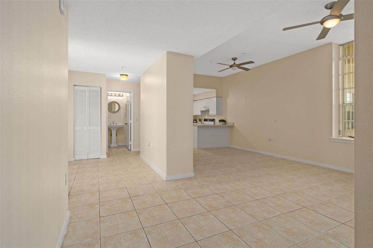 701 Mirror Lake Drive N, Unit 102, Saint Petersburg, FL 33701 Photo