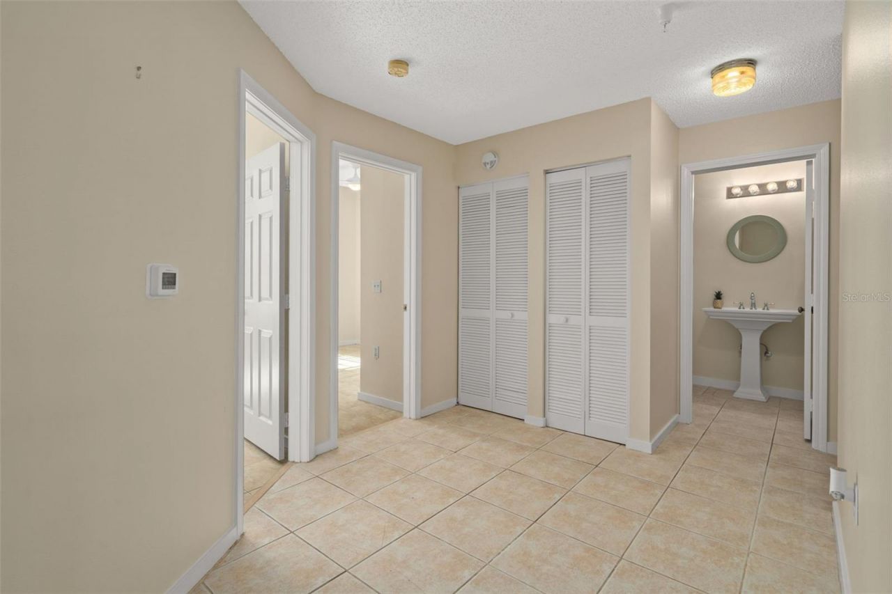 701 Mirror Lake Drive N, Unit 102, Saint Petersburg, FL 33701 Photo