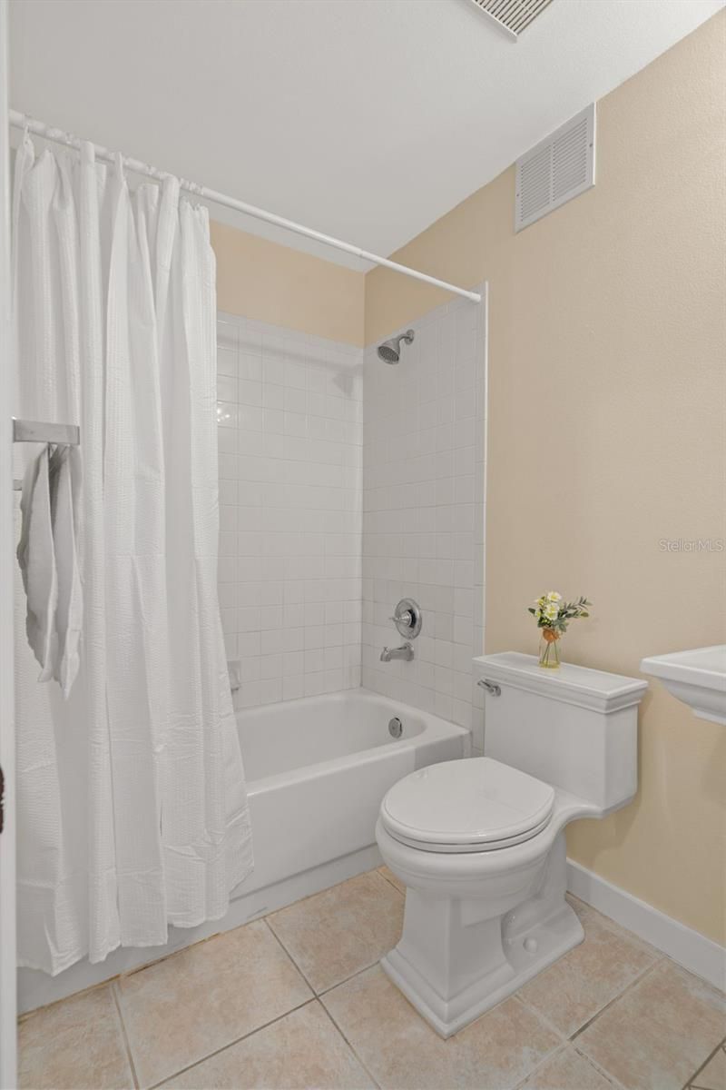 701 Mirror Lake Drive N, Unit 102, Saint Petersburg, FL 33701 Photo