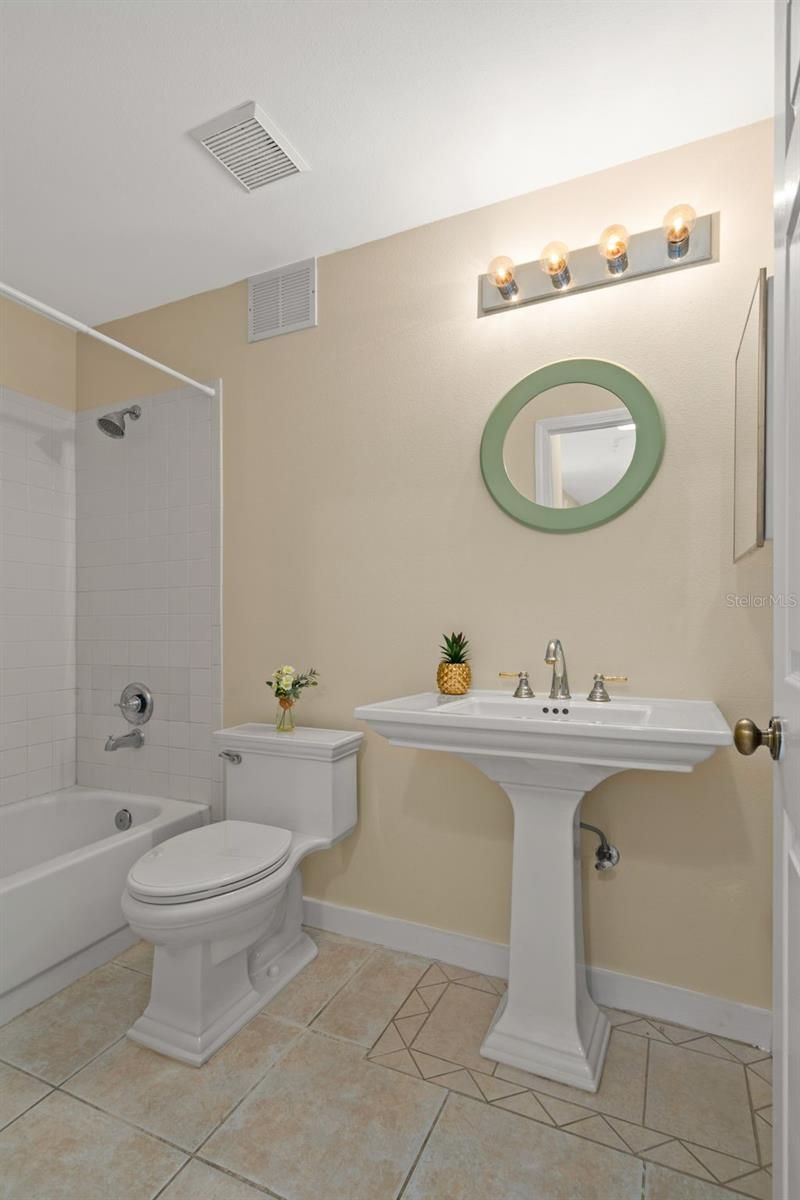 701 Mirror Lake Drive N, Unit 102, Saint Petersburg, FL 33701 Photo