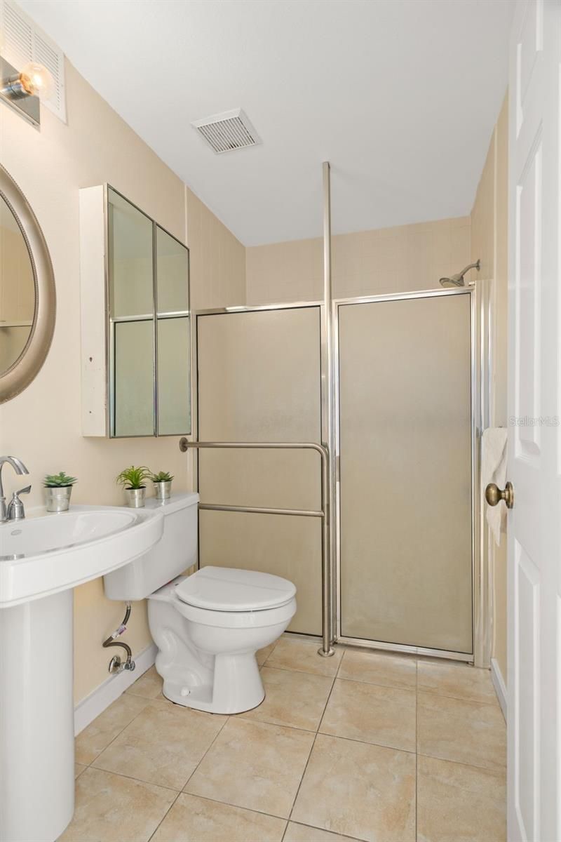 701 Mirror Lake Drive N, Unit 102, Saint Petersburg, FL 33701 Photo