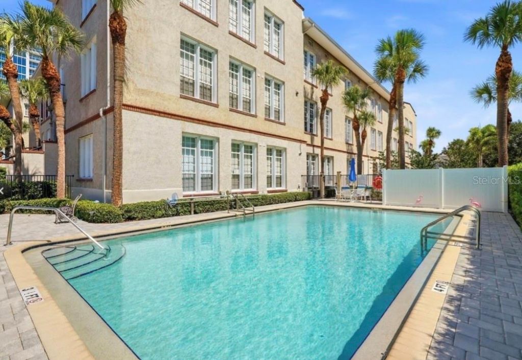 701 Mirror Lake Drive N, Unit 102, Saint Petersburg, FL 33701 Photo