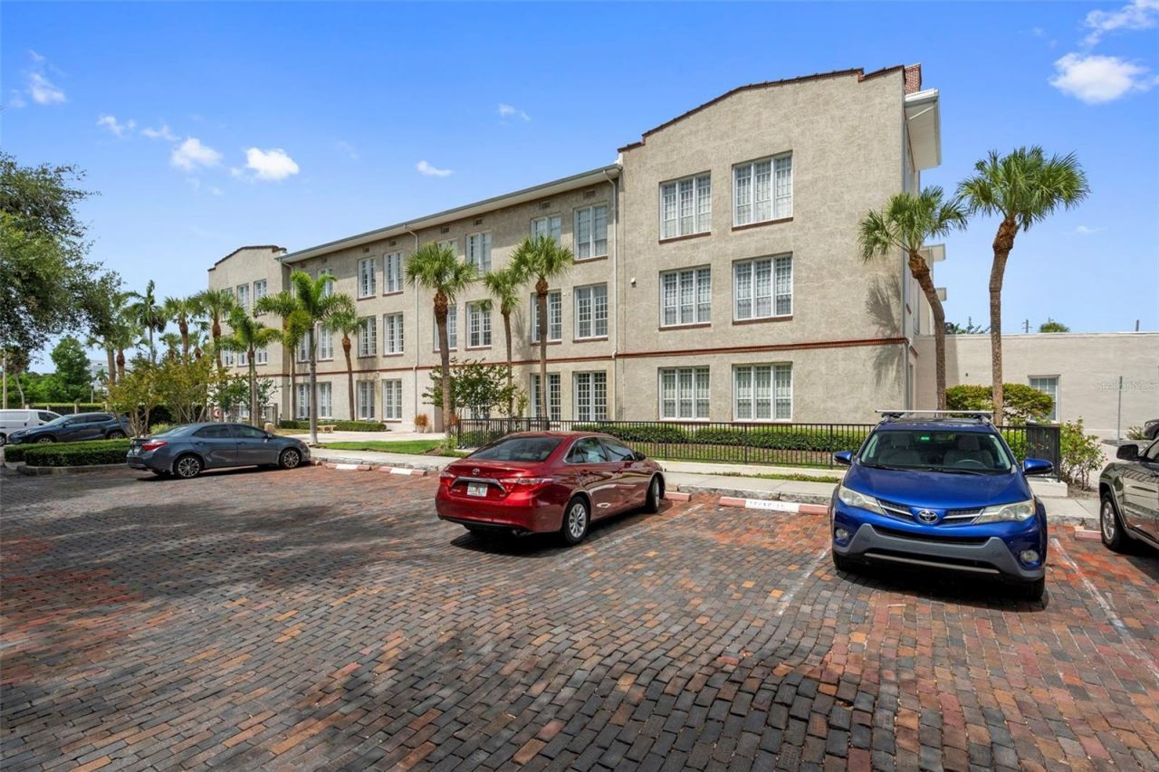 701 Mirror Lake Drive N, Unit 102, Saint Petersburg, FL 33701 Photo